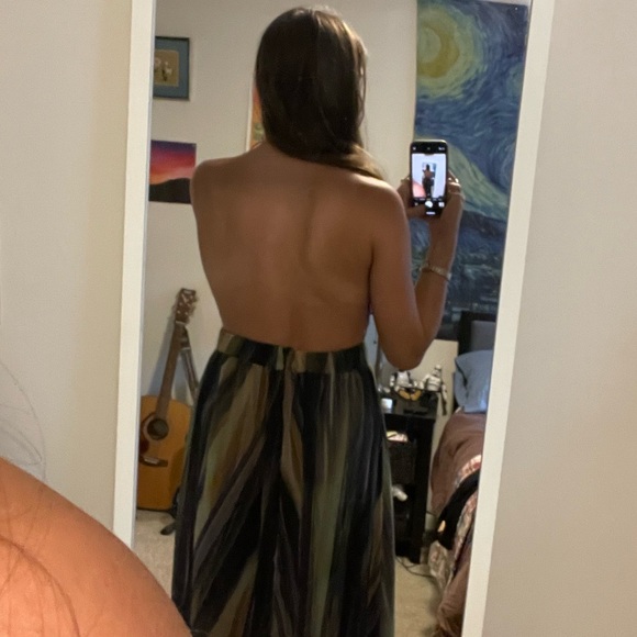 Flowy Open Back Maxi Dress - Picture 5 of 6